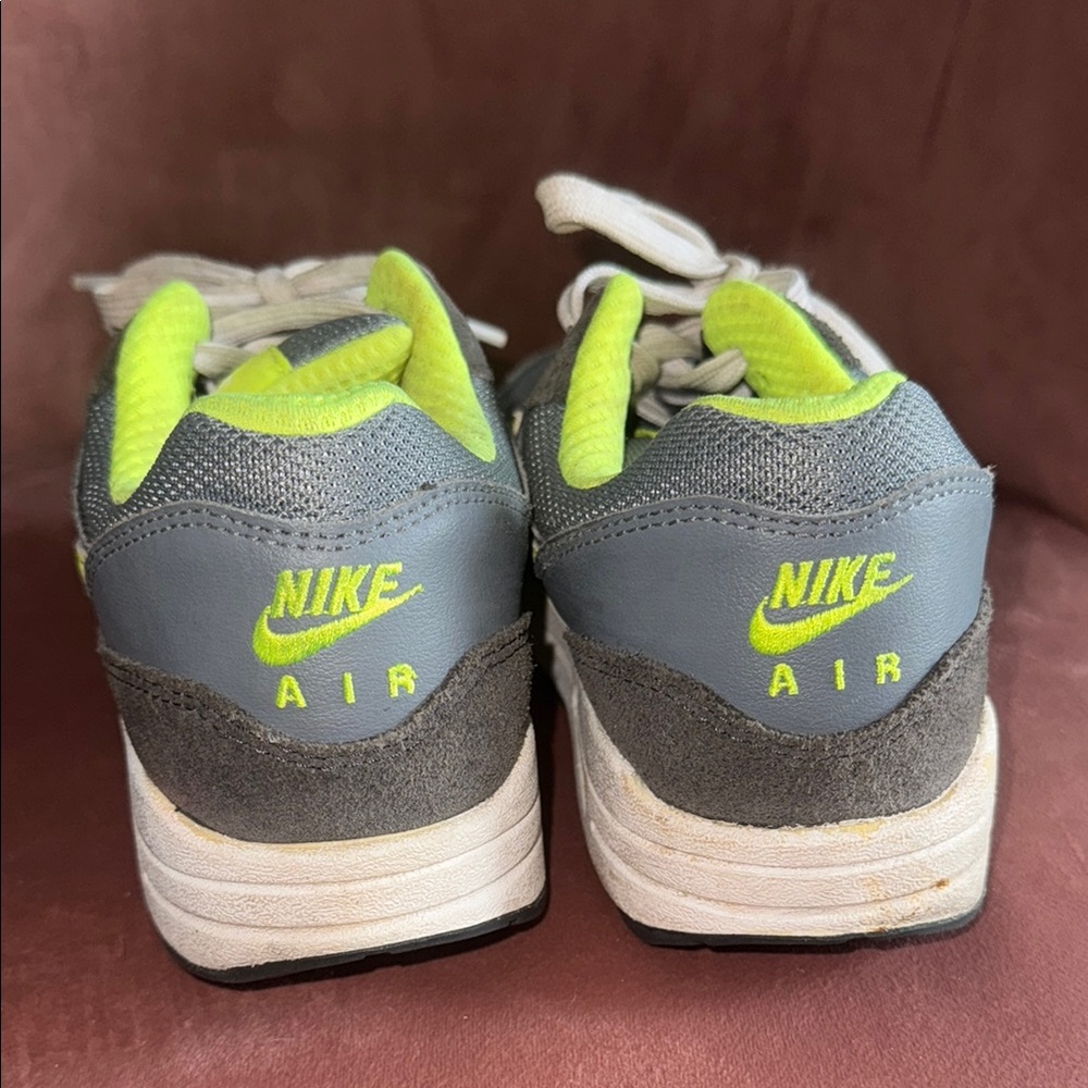 Nike Kids Gray and Neon Yellow Sneakers size 5.5 youth grade school gym shoes - Picture 2 of 8
